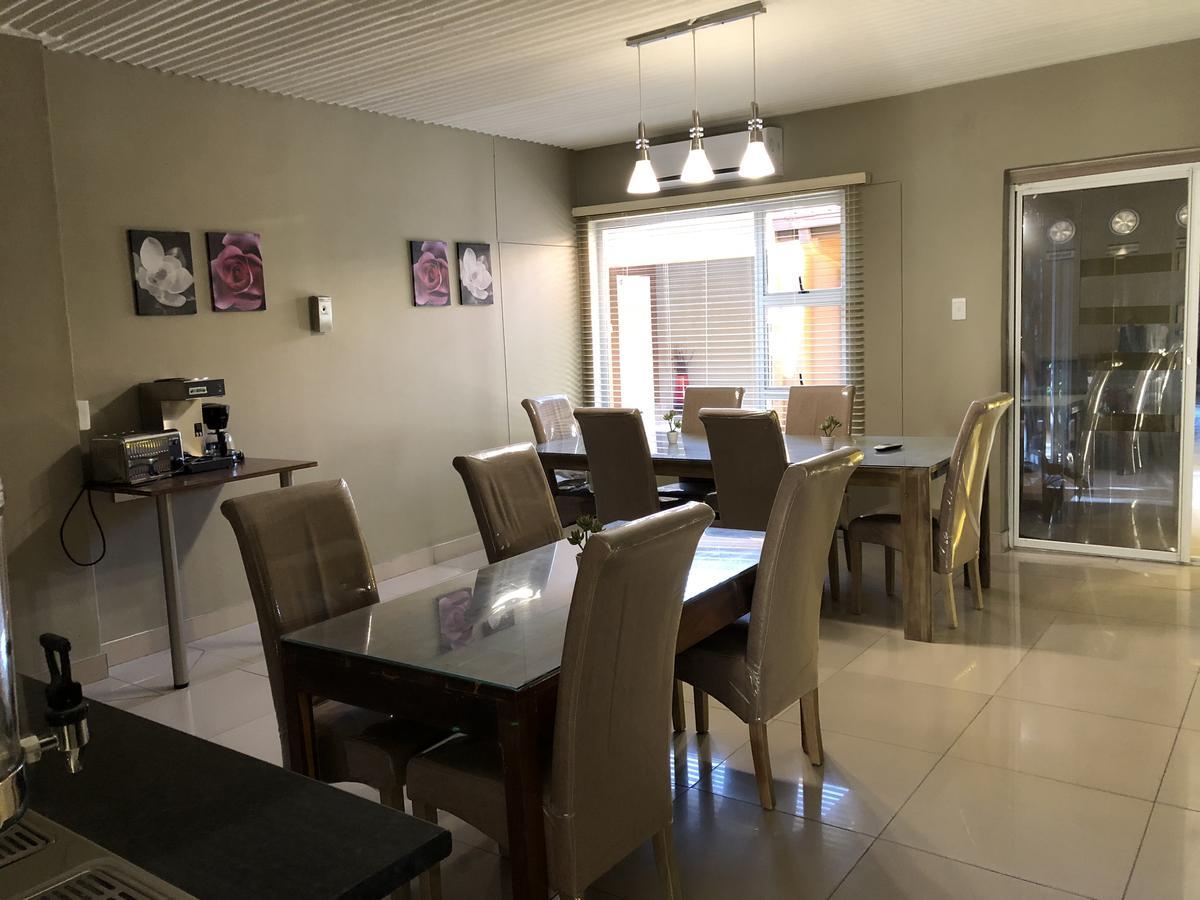 City Lodge Etosha Omuthiya ภายนอก รูปภาพ
